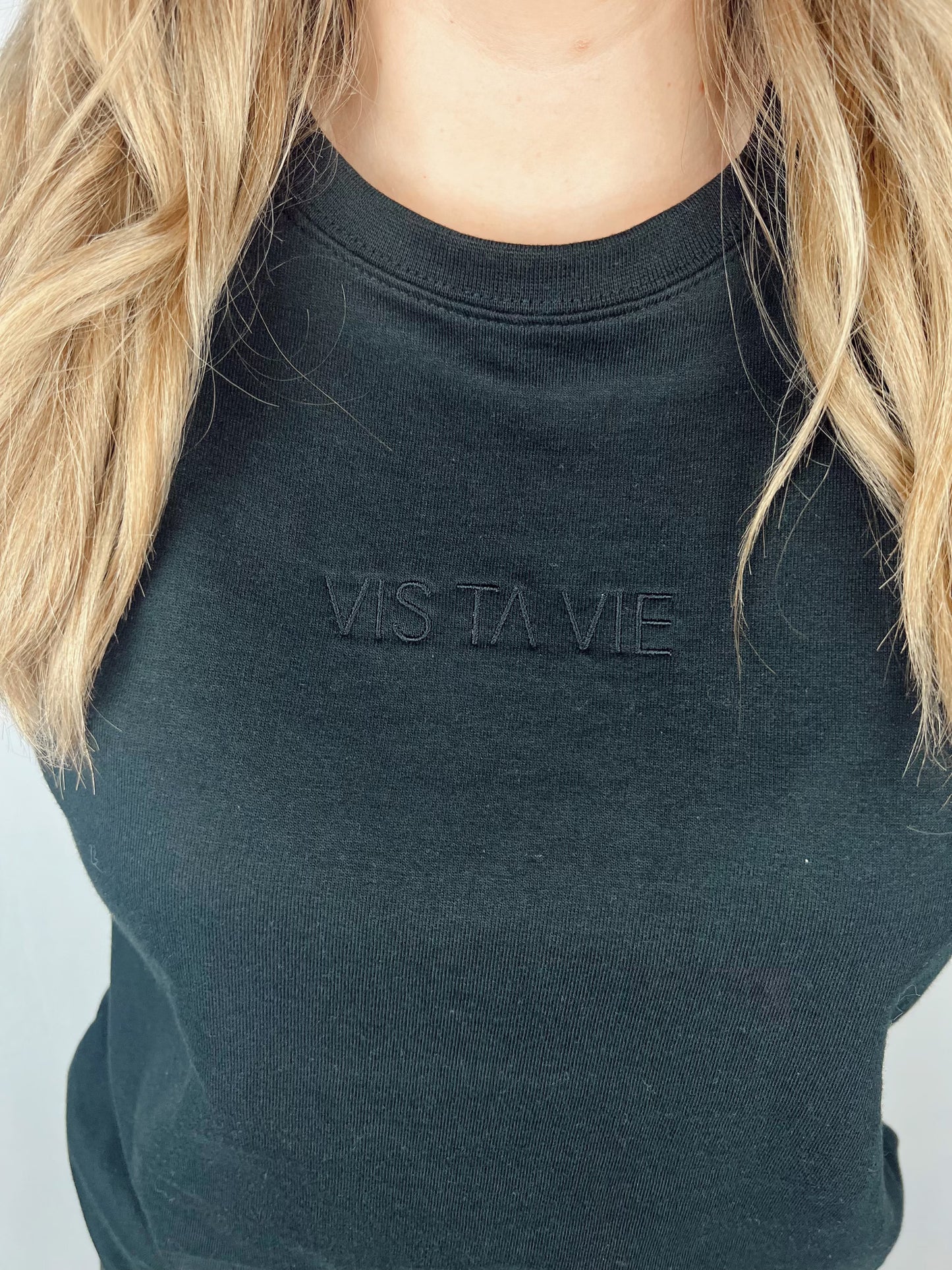 VIS TA VIE EMBROIDERED CREWNECK